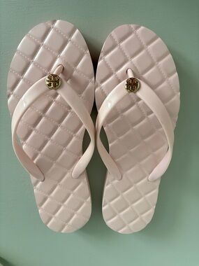 New size 7 Tory Burch Light Pink Quilted Flip Flop Sandals